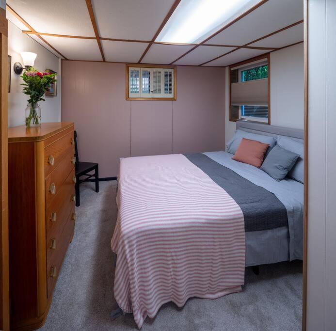 Seaview Hideaway Heated Floors, Free Parking *